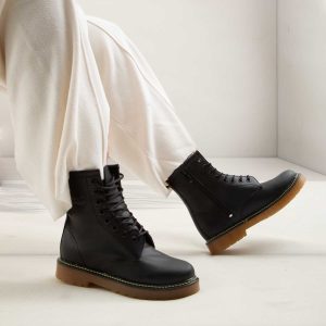 نیم بوت دکتر مارتینز